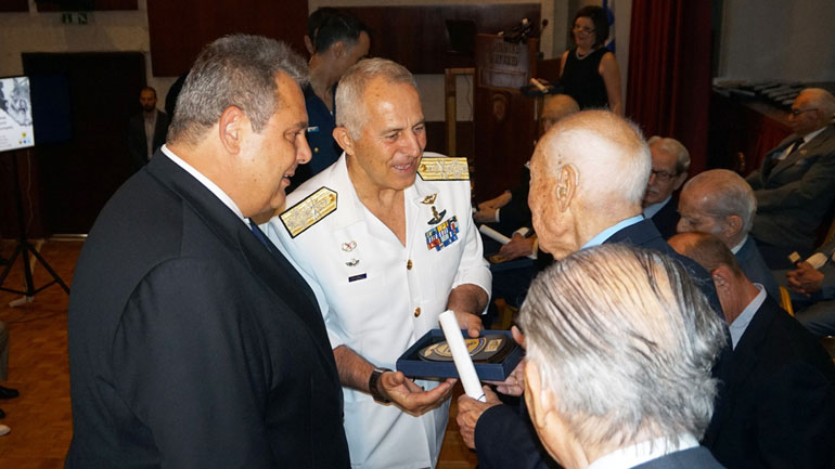 Το ΥΠΕΘΑ τίμησε τους εν ζωή βετεράνους του Β’ Παγκοσμίου Πολέμου Το ΥΠΕΘΑ τίμησε τους εν ζωή βετεράνους του Β’ Παγκοσμίου Πολέμου