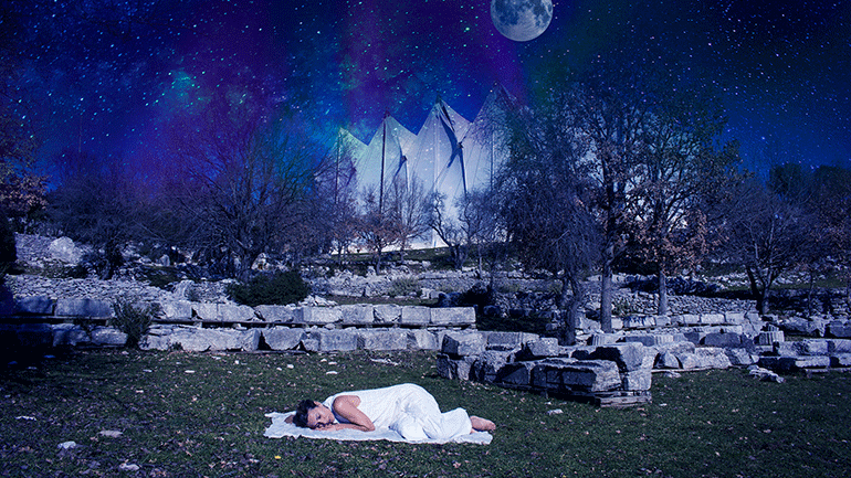 Ολονύχτια παράσταση στον Ναό του Απόλλωνα κάτω από την πανσέληνο