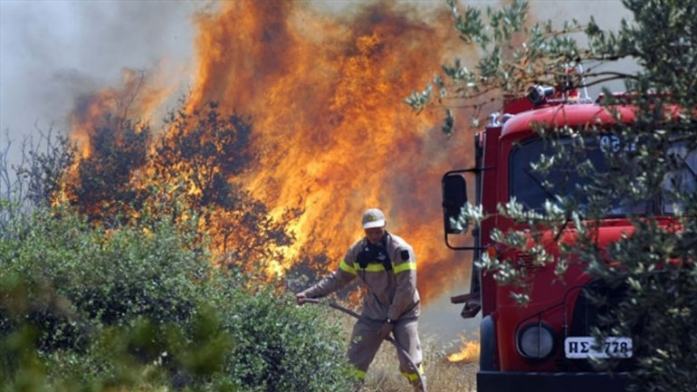 Σε εξέλιξη πυρκαγιά στη Νέα Μάκρη