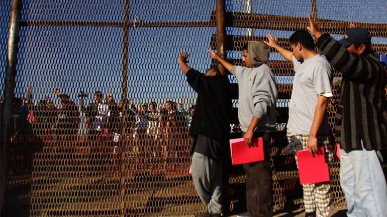 ΗΠΑ: Σχεδόν 2.000 παιδιά χωρίστηκαν από τους μετανάστες γονείς τους