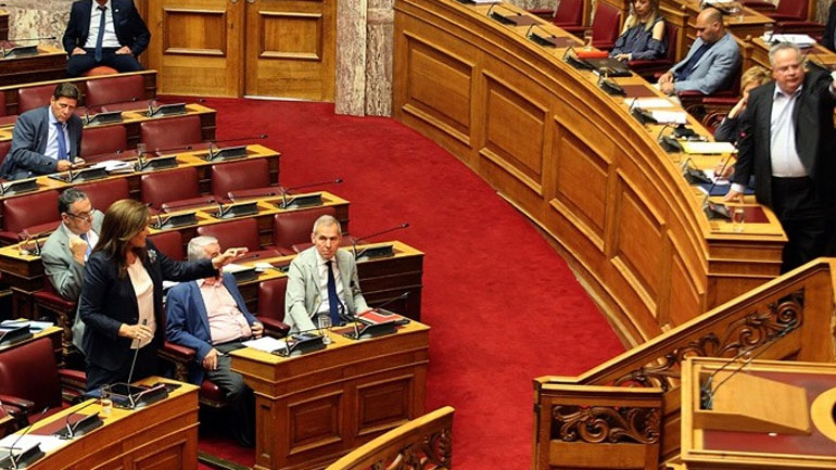 Αντιπαράθεση Ν. Κοτζιά – Ντ. Μπακογιάννη για τις συνομιλίες περί το ονοματολογικό