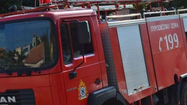 Υπό έλεγχο οι πυρκαγιές στη Νέα Μάκρη και σε εγκαταλελειμμένο κτήριο στο κέντρο της Αθήνας