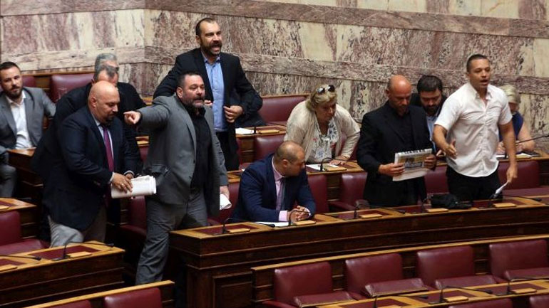 Αποβλήθηκαν όλοι οι Χρυσαυγίτες βουλευτές από τη Βουλή Αποβλήθηκαν όλοι οι Χρυσαυγίτες βουλευτές από τη Βουλή