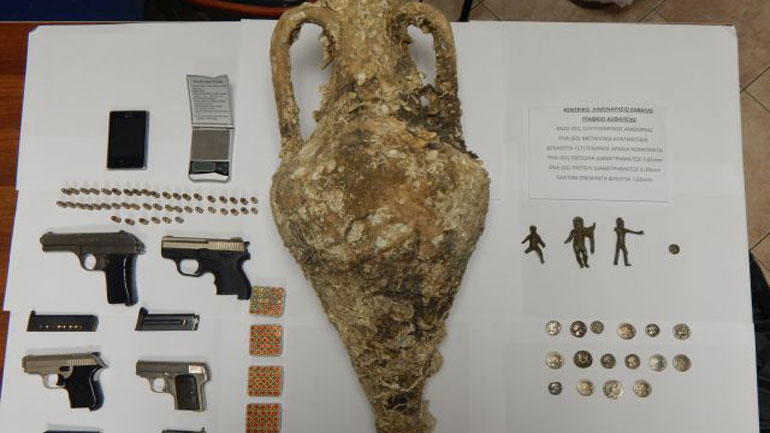 Καβάλα: Συνελήφθη 51χρονος με αρχαία, όπλα και πυρομαχικά