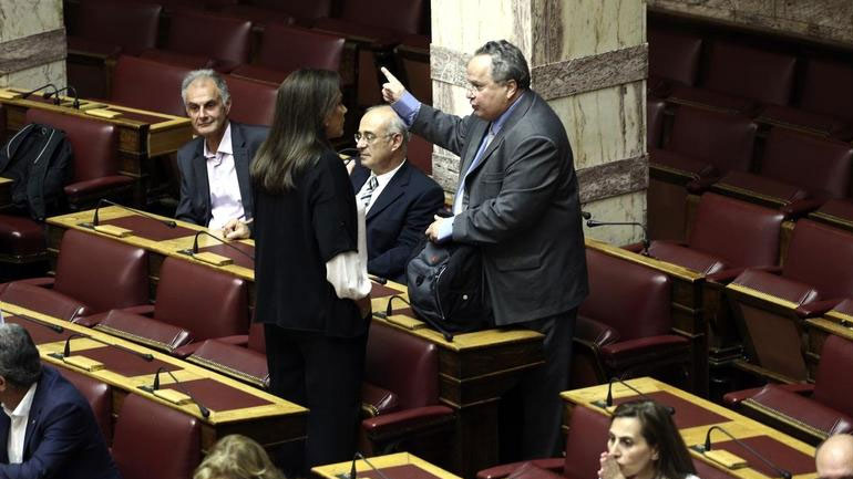 Στιχομυθία Ν. Κοτζιά – Ντ. Μπακογιάννη στη Βουλή