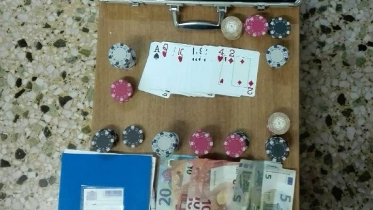 Καβάλα: Μετέτρεψαν κατάστημα σε καζίνο – Επτά συλλήψεις