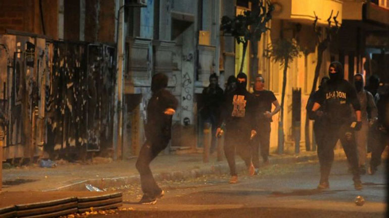 Εξάρχεια: Συλλήψεις 11 ατόμων για επιθέσεις σε αστυνομικούς