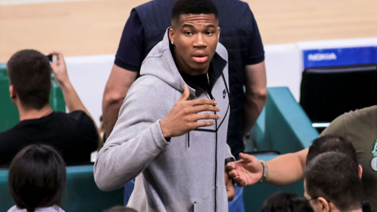 Και ο Γιάννης Αντετοκούνμπο βρίσκεται στο κλειστό του ΟΑΚΑ