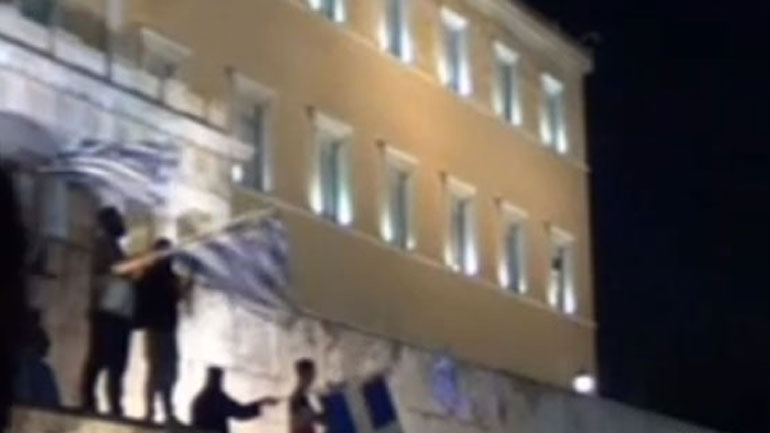 Κάλεσμα για ολονύχτια διαμαρτυρία στο Προεδρικό Μέγαρο