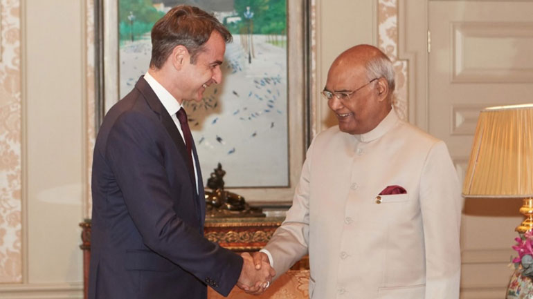 Σε θερμό κλίμα πραγματοποιήθηκε η συνάντηση Μητσοτάκη με τον Πρόεδρο της Ινδίας