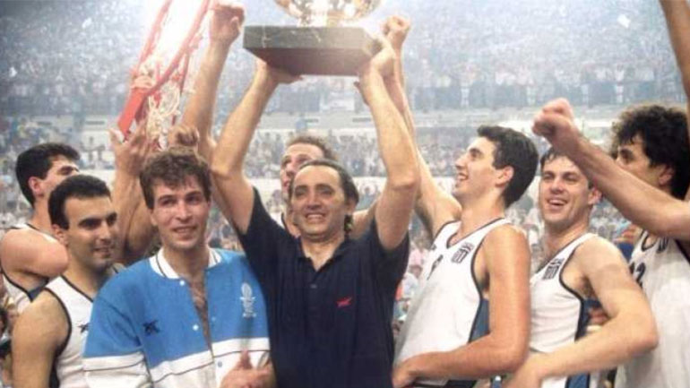 «Έφυγε» ο Κώστας Πολίτης που οδήγησε την Ελλάδα στον θρίαμβο του 1987