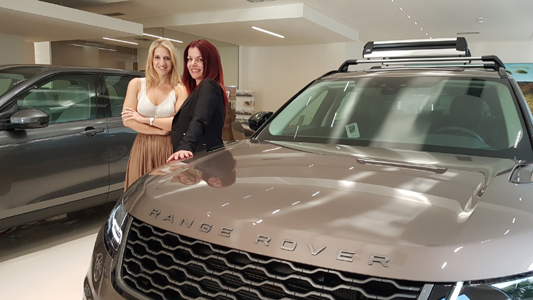 Αριστερά η Ιωάννα Τζώρτζη και δεξιά ο Αγγέλα Μπιτσάνη