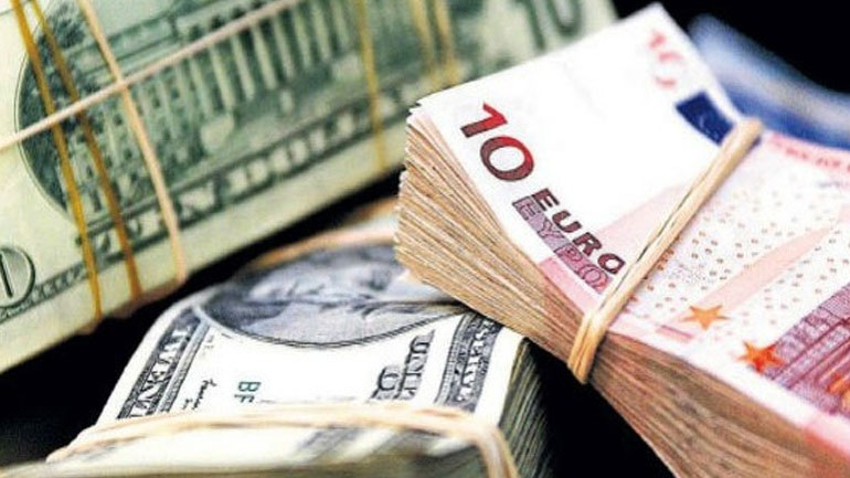 Υποχωρεί το ευρώ έναντι του δολαρίου Υποχωρεί το ευρώ έναντι του δολαρίου