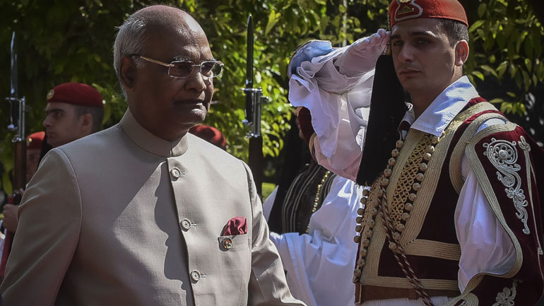 Σε εξέλιξη η συνάντηση του Αλ. Τσίπρα με τον πρόεδρο της Δημοκρατίας της Ινδίας