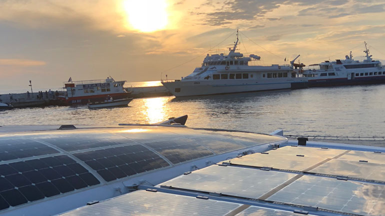 Στη Μύκονο το πιο «ενεργειακό» σκάφος στον κόσμο, το καταμαράν Energy Observer