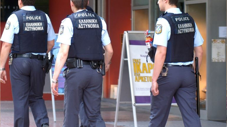 Μόνιμες ένστολες περιπολίες για το λαθρεμπόριο τσιγάρων στην πλατεία Αριστοτέλους