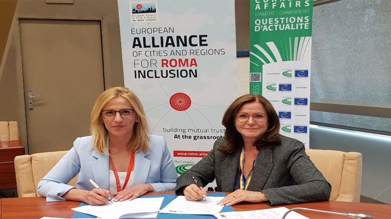 Την Πρωτοβουλία του Συμβουλίου της Ευρώπης για την προστασία των Ρομά υπέγραψε η Ρ. Δούρου