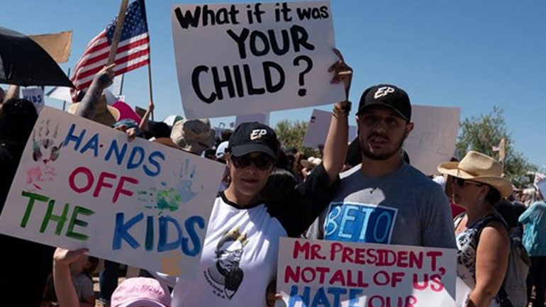 Το Μεξικό καταδικάζει τον «σκληρό και απάνθρωπο» χωρισμό των οικογενειών μεταναστών