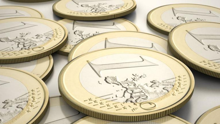 Υποχωρεί το ευρώ