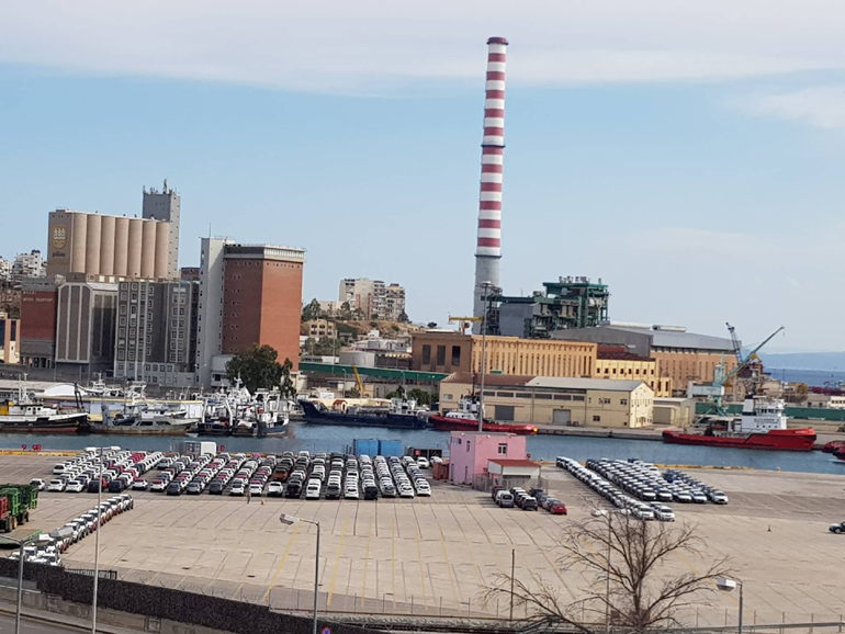 Τα αυτοκίνητα μπαίνουν σε 'ντάνες' και μετά ακολουθούν την πορεία τους. Είτε μεταφέρονται στα logistics ή φορτώνονται και πάλι σε πλοία για να ταξιδέψουν μέχρι τον τελικό προορισμό