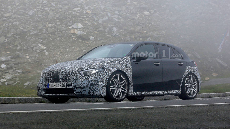 Η νέα Mercedes-AMG A 45 σε πρώτο πλάνο Η νέα Mercedes-AMG A 45 σε πρώτο πλάνο