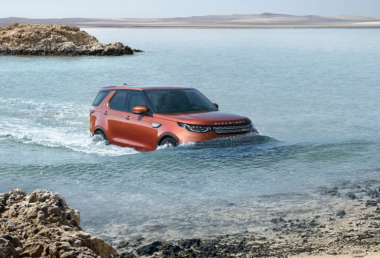 Η Land Rover είναι γνωστή για τις δυνατότητες που έχει όταν ο οδηγός αποφασίσει να βγει εκτός δρόμου...