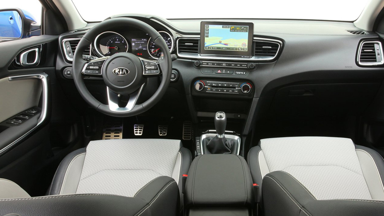 Η καμπίνα του δεν έχει να ζηλέψει τίποτα από τα γερμανικά hatchback