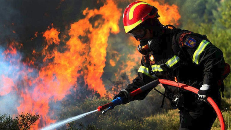Πάτρα: Σε εξέλιξη πυρκαγιά στην περιοχή Ριγανόκαμπος
