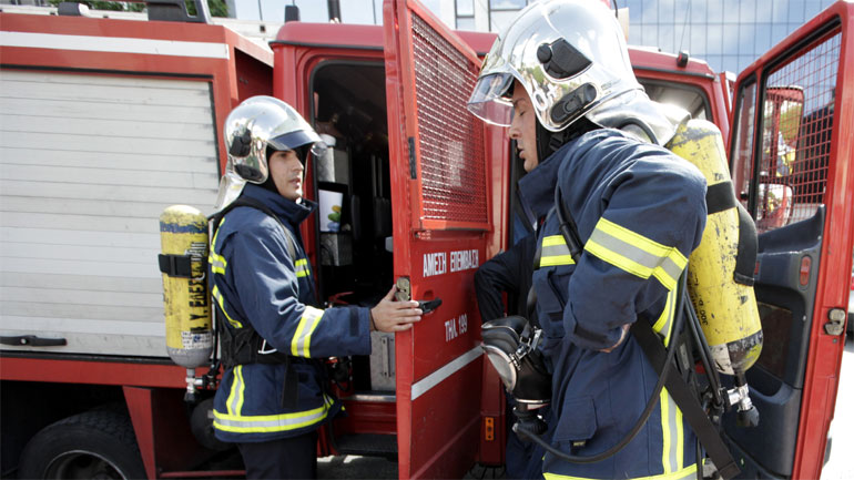 Υπό μερικό έλεγχο η πυρκαγιά σε διαμέρισμα στο Χαλάνδρι