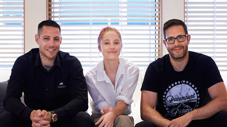 «Tau»: Η νέα ταινία των Πάρι Κασιδόκωστα-Λάτση και Τέρυ Ντούγκα έρχεται στο Netflix