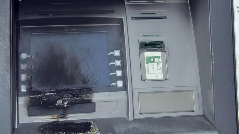 Εμπρηστικές επιθέσεις σε ΑΤΜ σε Ιλίσια, Υμηττό και Πετράλωνα