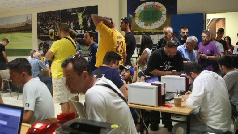 ΑΕΚ: Ουρές με το… καλημέρα για τα εισιτήρια διαρκείας