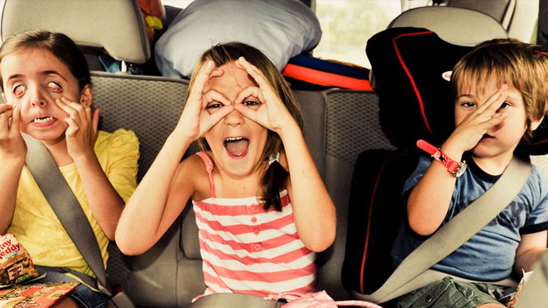 Ταξίδι με το αυτοκίνητο: Πώς να περάσετε ευχάριστα με τα παιδιά σας