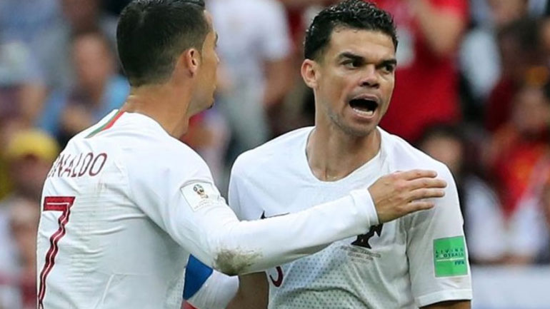 Λίνεκερ: «Παραμένει ηλίθιος ο Πέπε»