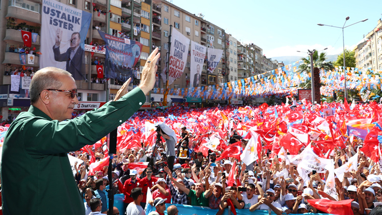 Ο προεκλογικός τσαρλατανισμός του Ερντογάν