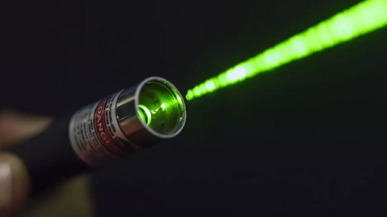 Εννιάχρονο αγόρι έχασε σχεδόν την όρασή του παίζοντας με έναν δείκτη λέιζερ