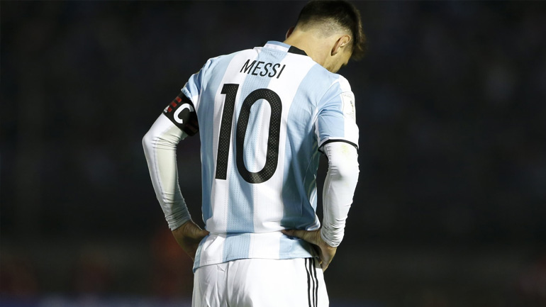 Ο Μέσι, ο Σαμπάολι και οι «καρχαρίες»