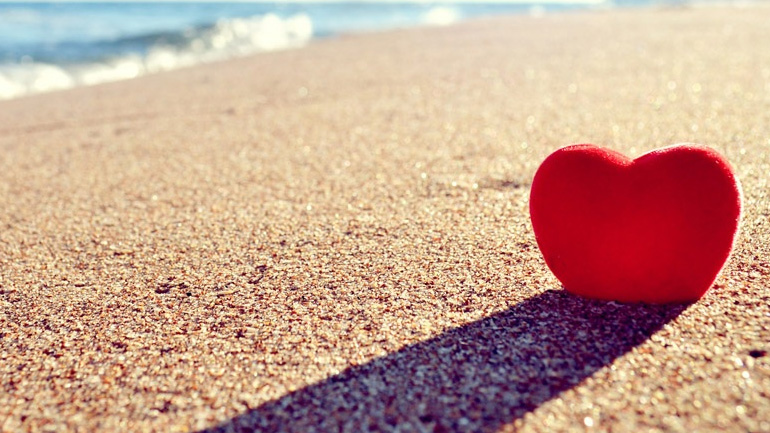 Ποια ζώδια ερωτεύονται με την πρώτη ματιά;