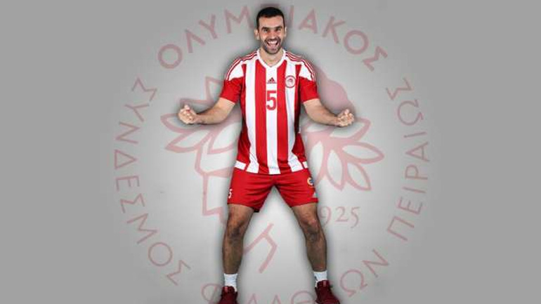 Ο Ολυμπιακός ανανέωσε το συμβόλαιο του Κώστα Στιβαχτή