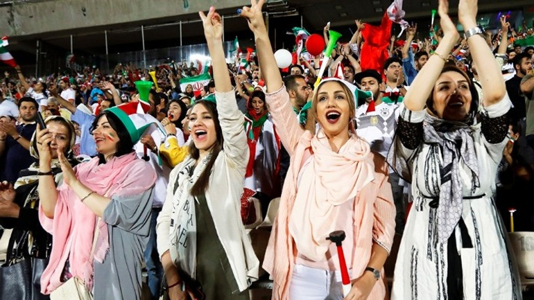 Η μπάλα τείνει να γίνει… γένους θηλυκού!