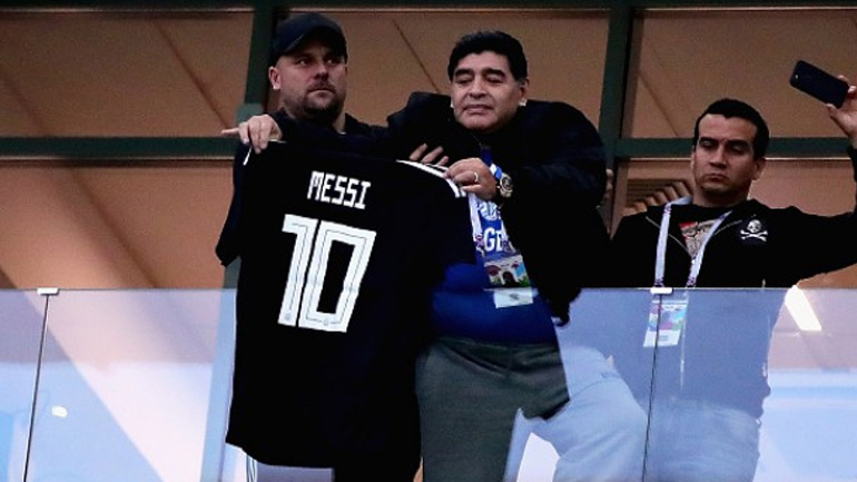 Στο πλευρό του Μέσι ο Μαραντόνα!