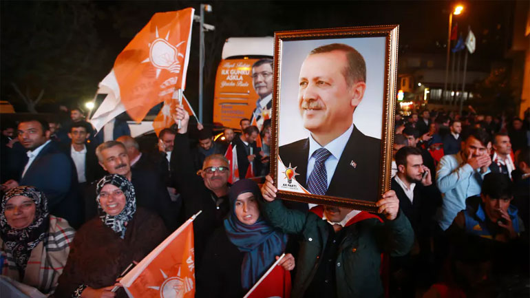 Το AKP προηγείται με ποσοστό 46,93%, δεύτερο το CHP με 19,49%