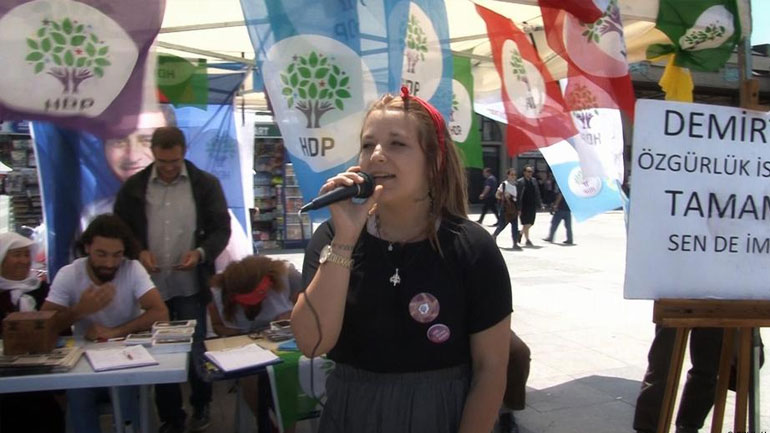 Deutsche Welle: Διχασμένη η νέα γενιά στην Τουρκία