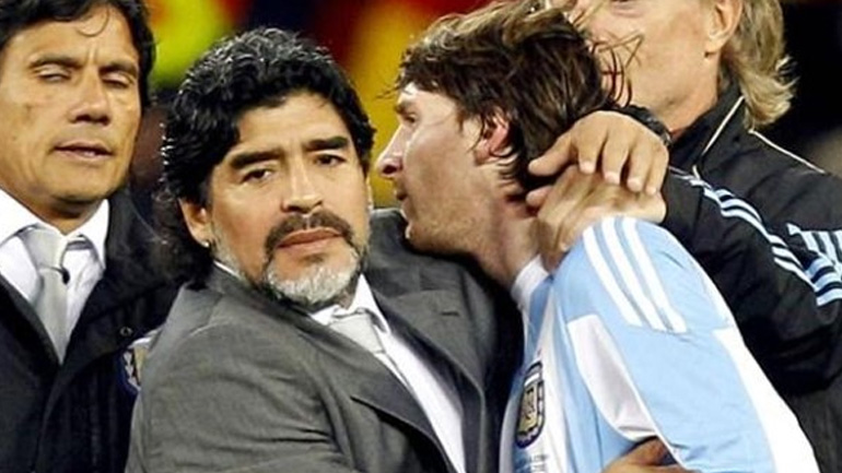 Χαίρεται τα πόδια του Μέσι στο κρεβάτι