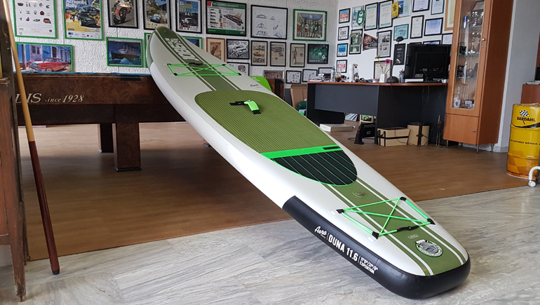 Αντί να... πλατσουρίζουμε στη θάλασσα και να 'γράφουμε' μίλια κάνοντας κουπί καθόμαστε και περιμένουμε το καυτό... καλοκαίρι!