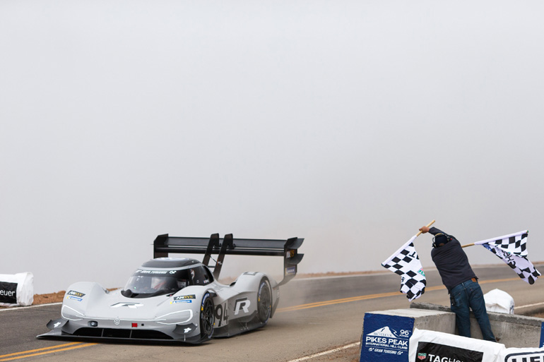 Το ηλεκτρικό πρωτότυπο VW I.D. R Pikes Peak, σημείωσε τον καλύτερο χρόνο όλων των εποχών στη διάσημη ανάβαση