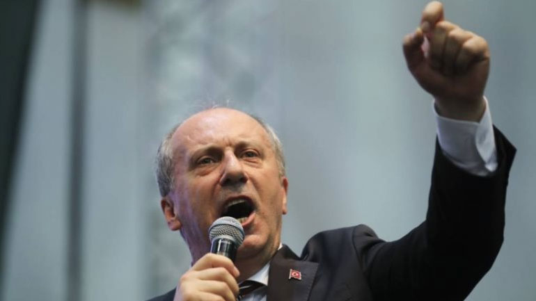 Τουρκία: Ο Μουχαρέμ Ιντζέ «αποδέχεται» την ήττα του και αρνείται ότι απειλήθηκε