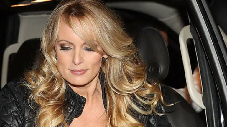 Η Στόρμι Ντάνιελς καταθέτει στον γενικό εισαγγελέα για το χρηματικό ποσό των 130.000 δολαρίων που έλαβε από τον Μ. Κόεν