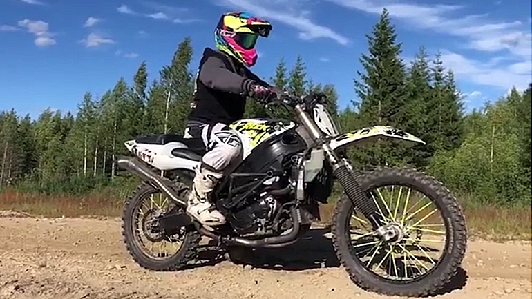 Ένα Suzuki GSXR1000 αλλιώτικο από τα άλλα.. Ένα Suzuki GSXR1000 αλλιώτικο από τα άλλα..