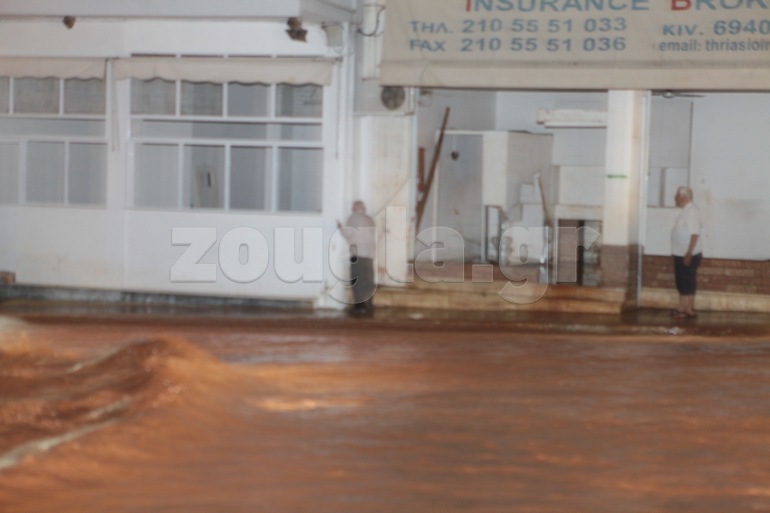 Έντονα τα προβλήματα λόγω της βροχόπτωσης στην περιοχή
